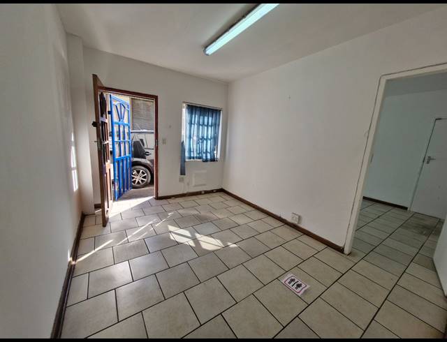 233M² FACTORY TO LET IN JET PARK